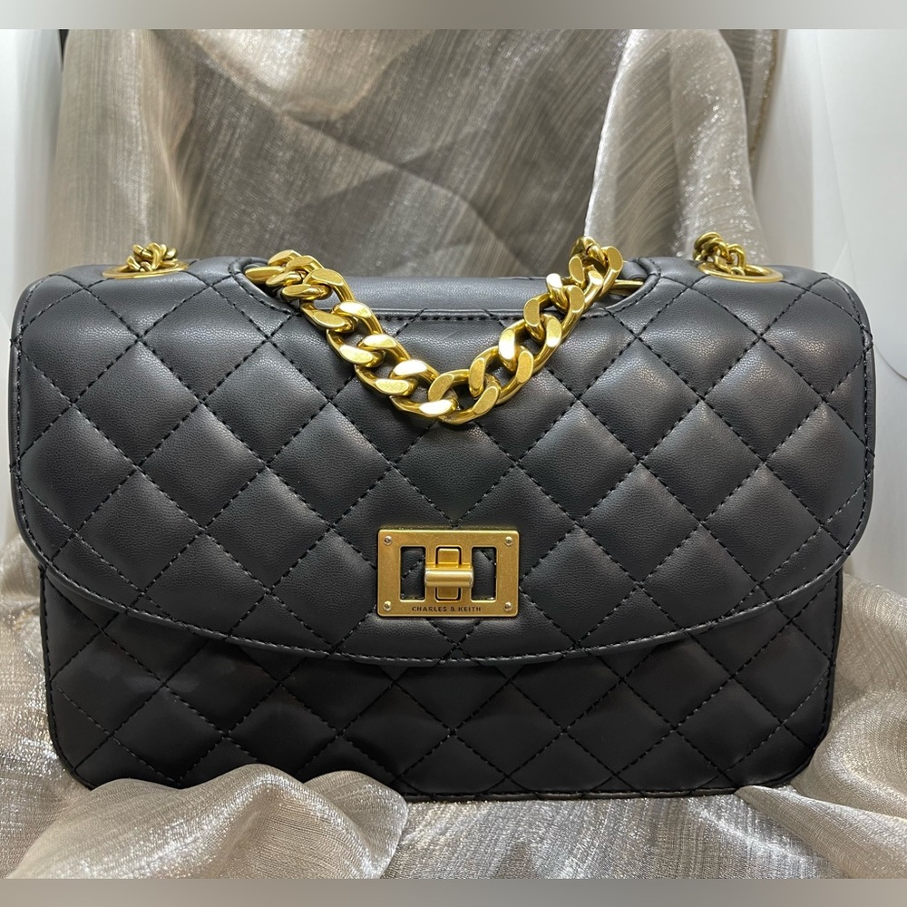 Quilted Turn-Lock Clutch Shoulder bag, Black, Small